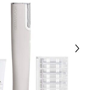 NEW DERMAFLASH  LUXE+ Advanced Sonic Dermaplaning + Peach Fuzz Removal